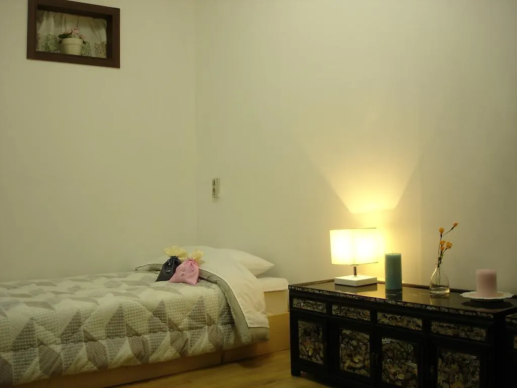 ** Guest house Icos Guesthouse 2 For Female Seoul South Korea